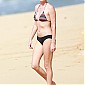 Nom du fichier=CharlizeTheron_wearingabikiniatabeachinHawaii_002.jpg
Taille du fichier=271Ko
Dimensions : 1300x1950
Ajouté le : 31 Décembre 2013 CharlizeTheron_wearingabikiniatabeachinHawaii_002.jpg