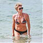 Nom du fichier=CharlizeTheron_wearingabikiniatabeachinHawaii_007.jpg
Taille du fichier=351Ko
Dimensions : 1950x1300
Ajouté le : 02 Janvier 2014 CharlizeTheron_wearingabikiniatabeachinHawaii_007.jpg