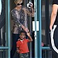 Nom du fichier=CTLeaveFitForKidswithJackson_01.jpg
Taille du fichier=148Ko
Dimensions : 653x1000
Ajouté le : 14 Janvier 2014 CTLeaveFitForKidswithJackson_01.jpg