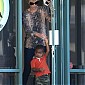 Nom du fichier=CTLeaveFitForKidswithJackson_09.jpg
Taille du fichier=153Ko
Dimensions : 654x1000
Ajouté le : 14 Janvier 2014 CTLeaveFitForKidswithJackson_09.jpg