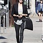 CharlizeTheron_RunsErrandsinHollywood_03.jpg