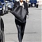 CharlizeTheron_RunsErrandsinHollywood_29.jpg