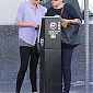 Nom du fichier=strollinginHollywoodbld_09.JPG
Taille du fichier=694Ko
Dimensions : 1342x1900
Ajouté le : 17 Janvier 2014 strollinginHollywoodbld_09.JPG