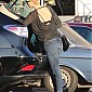 CharlizeTheronarrivesWholeFoodsWH_08.jpg