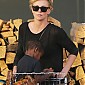 Nom du fichier=CharlizeTheronarrivesWholeFoodsWH_15.jpg
Taille du fichier=136Ko
Dimensions : 781x1024
Ajouté le : 23 Janvier 2014 CharlizeTheronarrivesWholeFoodsWH_15.jpg