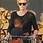 Nom du fichier=CharlizeTheronarrivesWholeFoodsWH_16.jpg
Taille du fichier=134Ko
Dimensions : 767x1024
Ajouté le : 23 Janvier 2014 CharlizeTheronarrivesWholeFoodsWH_16.jpg