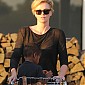 Nom du fichier=CharlizeTheronarrivesWholeFoodsWH_17.jpg
Taille du fichier=117Ko
Dimensions : 782x1024
Ajouté le : 23 Janvier 2014 CharlizeTheronarrivesWholeFoodsWH_17.jpg