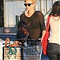 Nom du fichier=CharlizeTheronarrivesWholeFoodsWH_22.jpg
Taille du fichier=161Ko
Dimensions : 801x1024
Ajouté le : 23 Janvier 2014 CharlizeTheronarrivesWholeFoodsWH_22.jpg