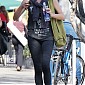 CharlizeTheronFinishesWorkoutLA_02.jpg