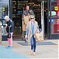Nom du fichier=goinggroceryshoppingwithSeanandJackson_05.jpg
Taille du fichier=530Ko
Dimensions : 1950x1300
Ajouté le : 05 Février 2014 goinggroceryshoppingwithSeanandJackson_05.jpg