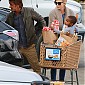 Nom du fichier=goinggroceryshoppingwithSeanandJackson_36.jpg
Taille du fichier=563Ko
Dimensions : 1300x1950
Ajouté le : 05 Février 2014 goinggroceryshoppingwithSeanandJackson_36.jpg