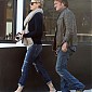 CharlizeTheron_leavinganailsalonwithSean_13.jpg