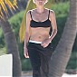 Nom du fichier=visitjacksonduringshootingMiami_20.jpg
Taille du fichier=166Ko
Dimensions : 777x1194
Ajouté le : 21 Mars 2014 visitjacksonduringshootingMiami_20.jpg