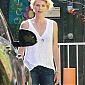 CharlizePicksUpJacksonfromschool_05.jpg