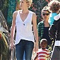 Nom du fichier=CharlizePicksUpJacksonfromschool_14.jpg
Taille du fichier=189Ko
Dimensions : 775x1024
Ajouté le : 23 Avril 2014 CharlizePicksUpJacksonfromschool_14.jpg