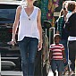 CharlizePicksUpJacksonfromschool_16.jpg