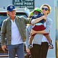 Nom du fichier=CharlizeandSeanAfterlunchwiththeirmotherandJackson_04b.jpg
Taille du fichier=428Ko
Dimensions : 1680x1516
Ajouté le : 29 Avril 2014 CharlizeandSeanAfterlunchwiththeirmotherandJackson_04b.jpg