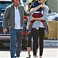 Nom du fichier=CharlizeandSeanAfterlunchwiththeirmotherandJackson_08.jpg
Taille du fichier=380Ko
Dimensions : 1300x1950
Ajouté le : 29 Avril 2014 CharlizeandSeanAfterlunchwiththeirmotherandJackson_08.jpg