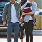 Nom du fichier=CharlizeandSeanAfterlunchwiththeirmotherandJackson_14.jpg
Taille du fichier=445Ko
Dimensions : 1300x1950
Ajouté le : 29 Avril 2014 CharlizeandSeanAfterlunchwiththeirmotherandJackson_14.jpg