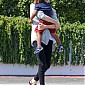 Nom du fichier=CharlizeandSeanAfterlunchwiththeirmotherandJackson_25.jpg
Taille du fichier=467Ko
Dimensions : 1300x1950
Ajouté le : 29 Avril 2014 CharlizeandSeanAfterlunchwiththeirmotherandJackson_25.jpg