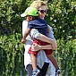 Nom du fichier=CharlizeandSeanAfterlunchwiththeirmotherandJackson_26.jpg
Taille du fichier=444Ko
Dimensions : 1458x1750
Ajouté le : 29 Avril 2014 CharlizeandSeanAfterlunchwiththeirmotherandJackson_26.jpg