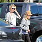 CharlizeandSeanAfterlunchwiththeirmotherandJackson_33.jpg