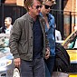 Nom du fichier=CharlizeSeanoutandaboutinNewYorkCity_01.jpg
Taille du fichier=178Ko
Dimensions : 787x1024
Ajouté le : 08 Mai 2014 CharlizeSeanoutandaboutinNewYorkCity_01.jpg