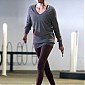 Nom du fichier=stopsbyanofficebuildinginWestHollywood_05.jpg
Taille du fichier=98Ko
Dimensions : 716x1024
Ajouté le : 23 Mai 2014 stopsbyanofficebuildinginWestHollywood_05.jpg