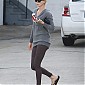 Nom du fichier=stopsbyanofficebuildinginWestHollywood_08.jpg
Taille du fichier=123Ko
Dimensions : 765x1024
Ajouté le : 23 Mai 2014 stopsbyanofficebuildinginWestHollywood_08.jpg