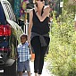 CharlizeandSeanPennOutwithJackson_16.jpg
