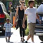 Nom du fichier=CharlizeandSeanPennOutwithJackson_23.jpg
Taille du fichier=181Ko
Dimensions : 850x1024
Ajouté le : 04 Juin 2014 CharlizeandSeanPennOutwithJackson_23.jpg