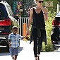 Nom du fichier=CharlizeandSeanPennOutwithJackson_27.jpg
Taille du fichier=175Ko
Dimensions : 805x1024
Ajouté le : 04 Juin 2014 CharlizeandSeanPennOutwithJackson_27.jpg