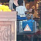 Nom du fichier=CharlizeandSean_outgroceryshoppingatWholeFoods_01.jpg
Taille du fichier=553Ko
Dimensions : 1222x2000
Ajouté le : 02 Décembre 2014 CharlizeandSean_outgroceryshoppingatWholeFoods_01.jpg