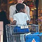 Nom du fichier=CharlizeandSean_outgroceryshoppingatWholeFoods_06.jpg
Taille du fichier=622Ko
Dimensions : 1224x2000
Ajouté le : 02 Décembre 2014 CharlizeandSean_outgroceryshoppingatWholeFoods_06.jpg