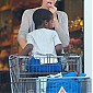 Nom du fichier=CharlizeandSean_outgroceryshoppingatWholeFoods_10.jpg
Taille du fichier=601Ko
Dimensions : 1223x2000
Ajouté le : 02 Décembre 2014 CharlizeandSean_outgroceryshoppingatWholeFoods_10.jpg