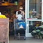 Nom du fichier=CharlizeandSean_outgroceryshoppingatWholeFoods_13.jpg
Taille du fichier=562Ko
Dimensions : 2000x1333
Ajouté le : 02 Décembre 2014 CharlizeandSean_outgroceryshoppingatWholeFoods_13.jpg