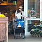 Nom du fichier=CharlizeandSean_outgroceryshoppingatWholeFoods_15.jpg
Taille du fichier=642Ko
Dimensions : 2000x1333
Ajouté le : 02 Décembre 2014 CharlizeandSean_outgroceryshoppingatWholeFoods_15.jpg