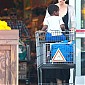 Nom du fichier=CharlizeandSean_outgroceryshoppingatWholeFoods_17.jpg
Taille du fichier=584Ko
Dimensions : 1222x2000
Ajouté le : 02 Décembre 2014 CharlizeandSean_outgroceryshoppingatWholeFoods_17.jpg