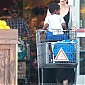 Nom du fichier=CharlizeandSean_outgroceryshoppingatWholeFoods_21.jpg
Taille du fichier=597Ko
Dimensions : 1223x2000
Ajouté le : 02 Décembre 2014 CharlizeandSean_outgroceryshoppingatWholeFoods_21.jpg