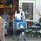 Nom du fichier=CharlizeandSean_outgroceryshoppingatWholeFoods_25.jpg
Taille du fichier=625Ko
Dimensions : 2000x1333
Ajouté le : 02 Décembre 2014 CharlizeandSean_outgroceryshoppingatWholeFoods_25.jpg