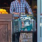 Nom du fichier=CharlizeandSean_outgroceryshoppingatWholeFoods_34.jpg
Taille du fichier=389Ko
Dimensions : 1223x2000
Ajouté le : 02 Décembre 2014 CharlizeandSean_outgroceryshoppingatWholeFoods_34.jpg