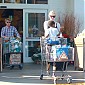 Nom du fichier=CharlizeandSean_outgroceryshoppingatWholeFoods_35.jpg
Taille du fichier=537Ko
Dimensions : 1800x1463
Ajouté le : 02 Décembre 2014 CharlizeandSean_outgroceryshoppingatWholeFoods_35.jpg