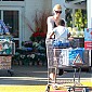 Nom du fichier=CharlizeandSean_outgroceryshoppingatWholeFoods_40.jpg
Taille du fichier=616Ko
Dimensions : 2000x1333
Ajouté le : 02 Décembre 2014 CharlizeandSean_outgroceryshoppingatWholeFoods_40.jpg