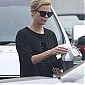 Nom du fichier=CharlizeTheronGoesYogaClassWH5dec_02.jpg
Taille du fichier=105Ko
Dimensions : 846x1024
Ajouté le : 06 Décembre 2014 CharlizeTheronGoesYogaClassWH5dec_02.jpg
