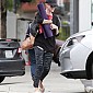 Nom du fichier=CharlizeTheronGoesYogaClassWH5dec_25.jpg
Taille du fichier=140Ko
Dimensions : 835x1024
Ajouté le : 06 Décembre 2014 CharlizeTheronGoesYogaClassWH5dec_25.jpg