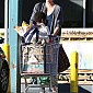 Nom du fichier=CharlizeTherontakessongroceryshopping_06.jpg
Taille du fichier=236Ko
Dimensions : 745x1024
Ajouté le : 27 Décembre 2014 CharlizeTherontakessongroceryshopping_06.jpg