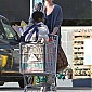 Nom du fichier=CharlizeTherontakessongroceryshopping_07.jpg
Taille du fichier=227Ko
Dimensions : 747x1024
Ajouté le : 27 Décembre 2014 CharlizeTherontakessongroceryshopping_07.jpg