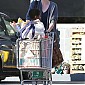Nom du fichier=CharlizeTherontakessongroceryshopping_08.jpg
Taille du fichier=206Ko
Dimensions : 709x1024
Ajouté le : 27 Décembre 2014 CharlizeTherontakessongroceryshopping_08.jpg