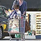 Nom du fichier=CharlizeTherontakessongroceryshopping_09.jpg
Taille du fichier=205Ko
Dimensions : 701x1024
Ajouté le : 27 Décembre 2014 CharlizeTherontakessongroceryshopping_09.jpg