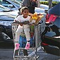 Nom du fichier=CharlizeTherontakessongroceryshopping_14.jpg
Taille du fichier=246Ko
Dimensions : 681x1024
Ajouté le : 27 Décembre 2014 CharlizeTherontakessongroceryshopping_14.jpg